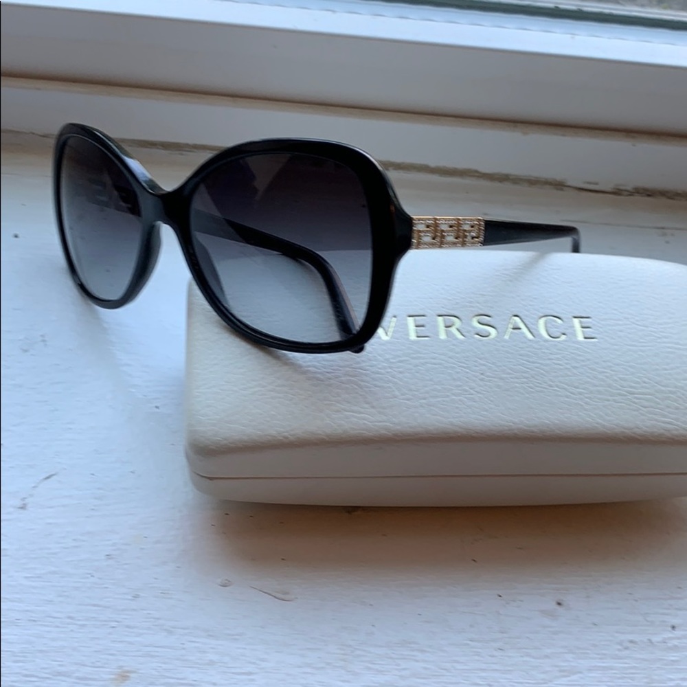 Mint condition Versace woman’s classy glasses.